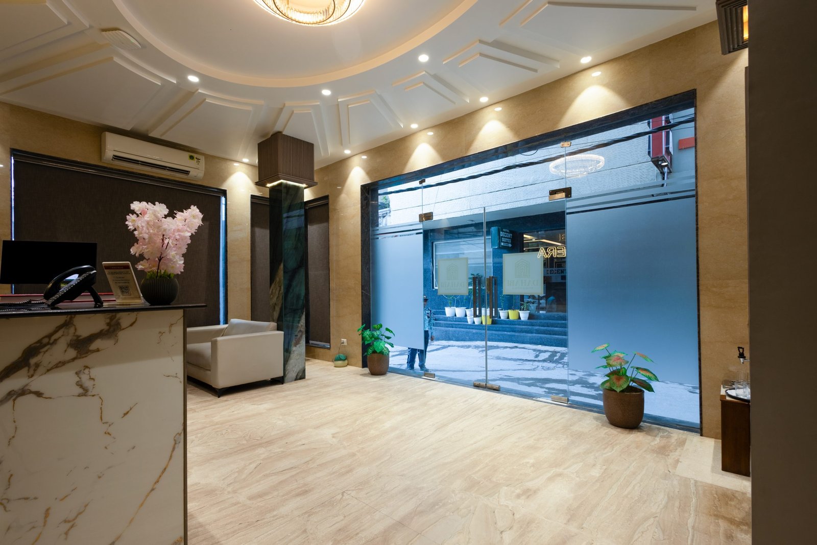 24/7 reception desk at Dahabi Era Aerocity